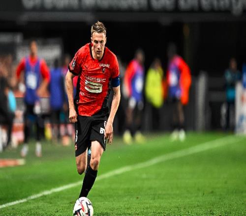 性價比高！曼聯(lián)左后衛(wèi)補(bǔ)強(qiáng)首選浮現(xiàn)，僅1400萬，實(shí)力堪比豪門標(biāo)王