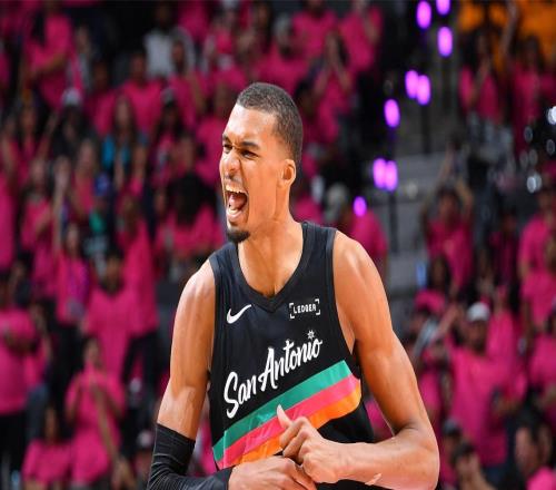 轟35分+5記三分！2米24文班刷爆紀(jì)錄超越鄧肯：隔人空接太炸裂