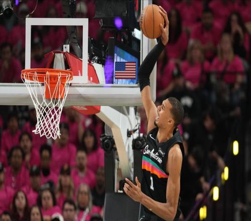 35分+5記三分成歷史首人，文班季后賽首秀滿堂彩，賽后正式表態(tài)