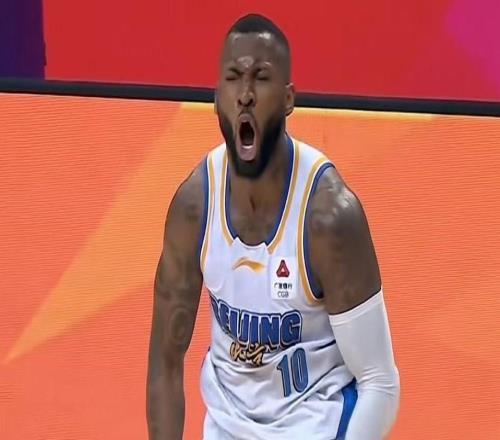 CBA前四卡位形勢(shì)大亂，北京客場(chǎng)擊敗青島，穩(wěn)穩(wěn)拿下關(guān)鍵勝利