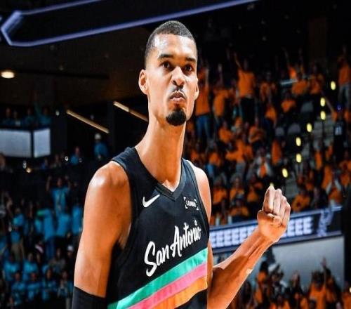 文班亞馬35+5+2封蓋，一戰(zhàn)超鄧肯造2大神跡，馬刺送開拓者11連敗