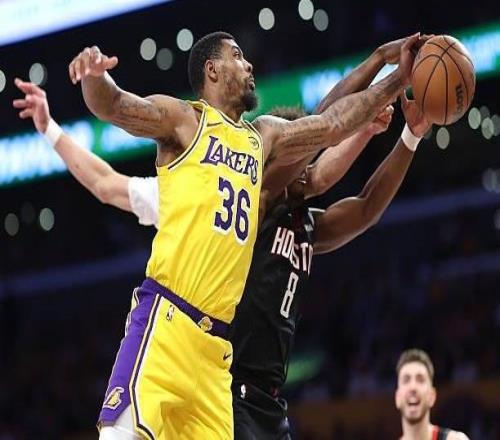 無謂失誤太多了一些！湖人后場大閘必須要在進(jìn)攻端更謹(jǐn)慎一點(diǎn)