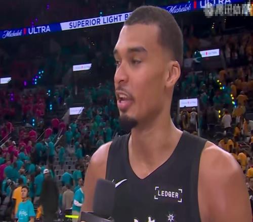 文班35分超神首秀力壓詹皇！遭遇惡犯微笑回應(yīng)，勒布朗沒(méi)這種胸懷