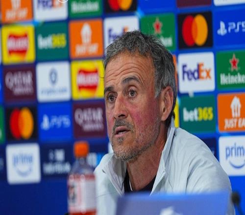 恩里克發(fā)布會(huì)前的小動(dòng)作暴露了什么