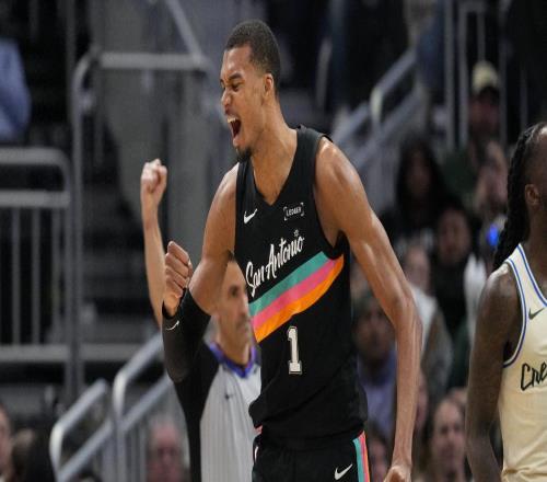 首秀5記三分轟35+5，文班成歷史首人！馬刺開門紅一口氣獲4大喜訊