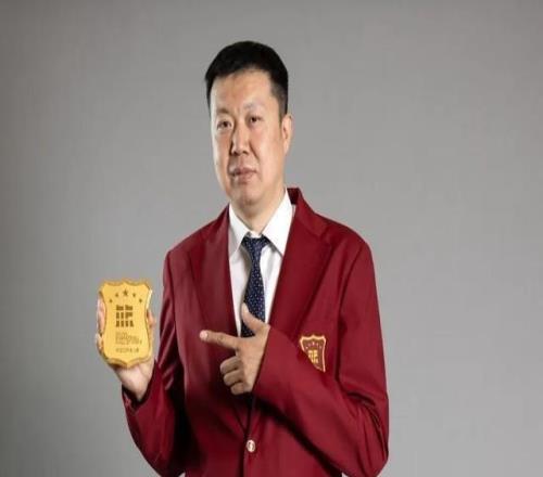 國(guó)際籃聯(lián)名人堂入選儀式今日舉行，中國(guó)男籃傳奇球星王治郅入選，系首位登陸NBA的中國(guó)球員，四奪亞錦賽冠軍，參加四屆奧運(yùn)