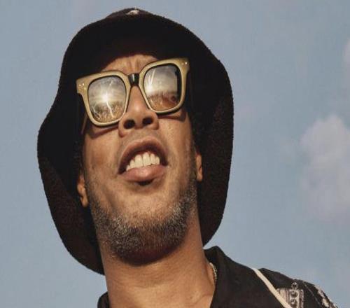 小羅：我從小便在狹小空間創(chuàng)造技巧，后來踏上大場(chǎng)自然更從容