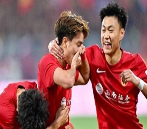 到底誰(shuí)是保級(jí)隊(duì)當(dāng)衛(wèi)冕冠軍海港主場(chǎng)遭遇升班馬重慶銅梁龍，答案即將揭曉！