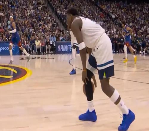 一條腿轟30分！愛德華茲真的拼了，森林狼追平比分！