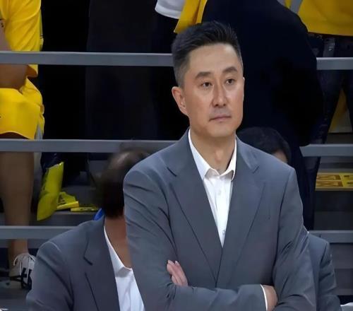 廣東隊(duì)二連敗跌出前四，最大問題在杜鋒，附加賽或?qū)﹃噺V州龍獅