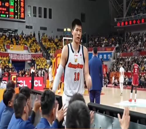 演過(guò)了焦泊喬，眼神防守低級(jí)走步，事后吊兒郎當(dāng)，這在報(bào)復(fù)杜鋒