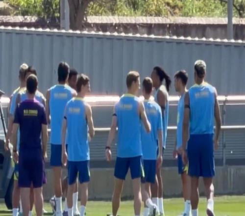 西媒：貝爾納爾缺席巴薩賽前最后一練，其他可用球員均參與