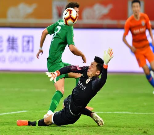 王大雷剛無緣本輪中超！韋世豪就給他送來驚喜大禮，贏得球迷點贊