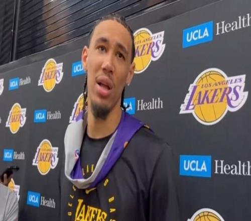 海耶斯：肯納德高中時(shí)一場(chǎng)就能拿四五十分，他有這個(gè)能力