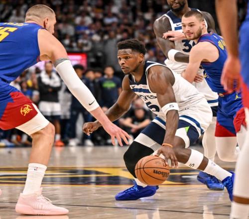 19分大逆轉(zhuǎn)！愛(ài)德華茲30+10創(chuàng)神跡，森林狼掀翻掘金！約基奇24+15