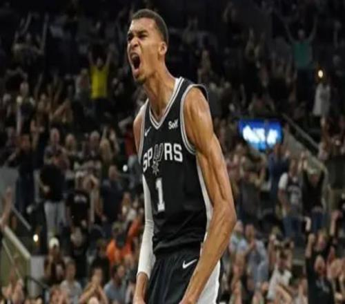 文班亞馬全票當(dāng)選DPOY創(chuàng)最年輕紀(jì)錄的他本可以早一年獲獎(jiǎng)