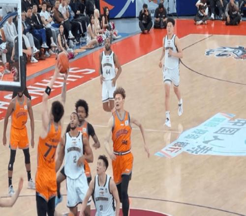 34分血洗四冠王！上海七人得分上双，辽宁王朝黄昏