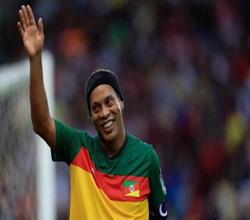 小羅凌晨進(jìn)球首秀：巴薩8萬人熬夜吃香腸