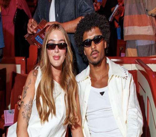 阿德耶米太太：我丈夫有很多可以轉(zhuǎn)會(huì)的機(jī)會(huì)，但他非常忠誠(chéng)