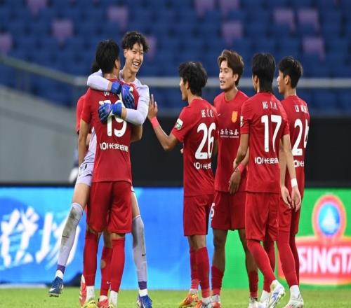 升班馬4年首勝衛(wèi)冕冠軍！銅梁龍7戰(zhàn)不敗+四連勝，海港神紀錄告破