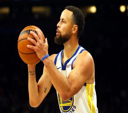 勇士隊(duì)內(nèi)部人士：庫里目前合同剩1年6260萬美元，計(jì)劃今夏續(xù)約2年