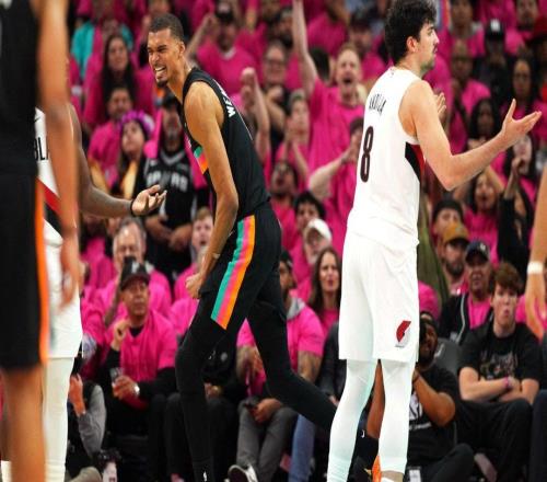 未來可期，馬刺隊文班亞馬在鄧肯和大衛(wèi)羅賓遜面前展現(xiàn)統(tǒng)治力