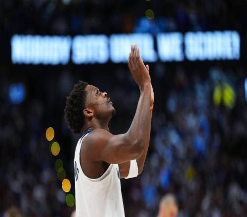 逆轉(zhuǎn)拼下關(guān)鍵戰(zhàn)，愛德華茲25投10中砍下30分10板2助攻