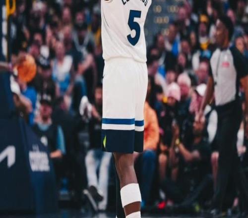 約基奇準(zhǔn)三雙背鍋，華子30+10刷爆隊(duì)史紀(jì)錄，森林狼19分逆轉(zhuǎn)掘金