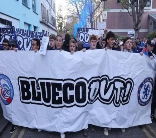 不滿運營策略，切爾西球迷聚集抗議：BlueCo滾出去！