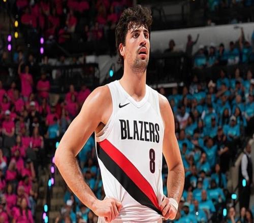 面對(duì)馬刺依然拿下了30分，可惜開拓者鋒線大將真是有些獨(dú)木難支