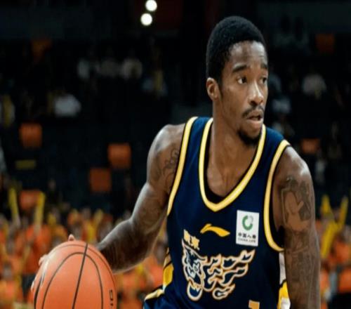 廣東男籃最新動態(tài)！拉科塞維奇抵達球隊，徐杰胡明軒最新傷情出爐，被裁外援二選一