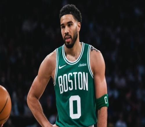 塔图姆准三双超越詹皇护卫，布朗36+7+4难救主，绿军不敌残阵76人