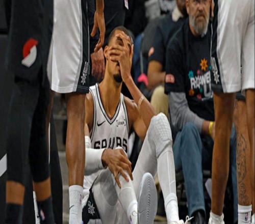 文班確診腦震蕩，一戰(zhàn)傷3人吹罰惹爭(zhēng)議！馬刺爆冷輸球面臨3大挑戰(zhàn)