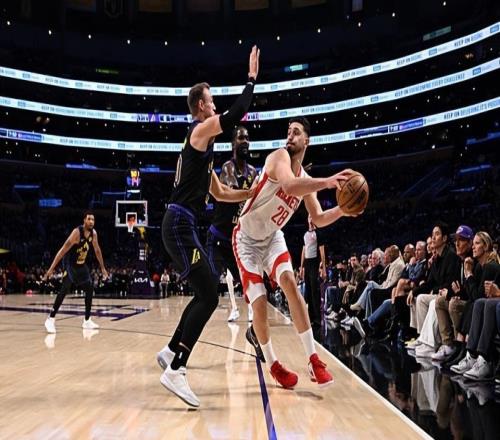 内线支柱到了季后赛依然是极其低效的打法！火箭教练组也太失职了