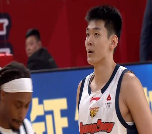 比徐昕更慘！廣東男籃離隊第一人曝光，男籃國手打成二流中鋒！