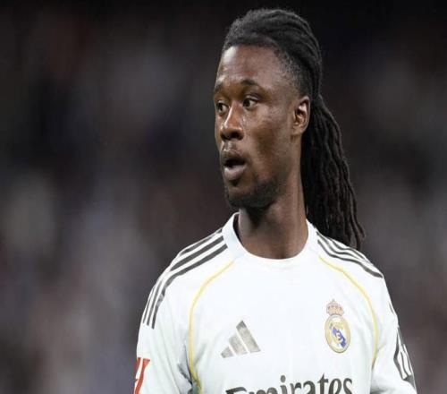 歐冠出局的情緒未平息，卡馬文加在對陣阿拉維斯的比賽中被噓