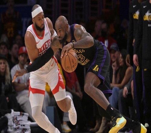 搞笑，湖人隊(duì)詹姆斯在史詩(shī)級(jí)反手扣籃后表示需要“好好休息一下”