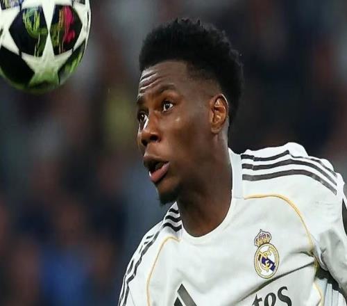 郵報：曼聯(lián)未否認對楚阿梅尼的興趣，也考察了圣徒中場查爾斯