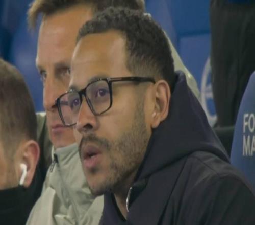 切爾西遠(yuǎn)征球迷痛罵羅塞尼爾，布萊頓球迷回應(yīng)：他是我們的人