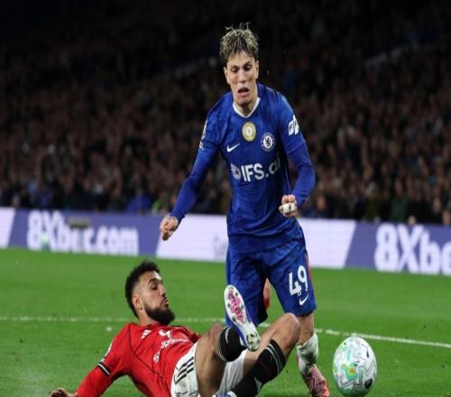 太陽報：更衣室消息透露，踢曼聯(lián)中場時有切爾西隊(duì)友罵加納喬