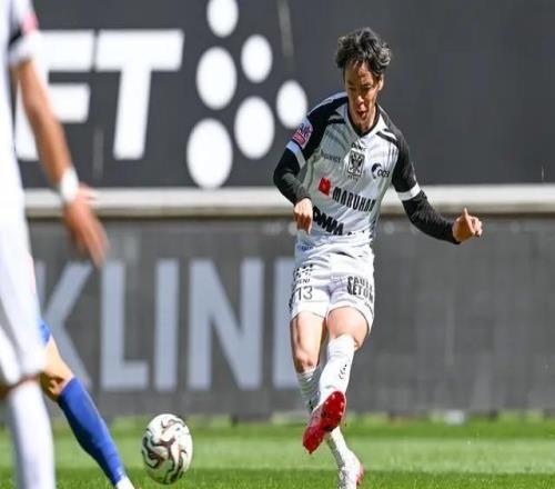 比媒：門興有意28歲日本中場伊藤涼太郎，漢堡曾派球探考察他