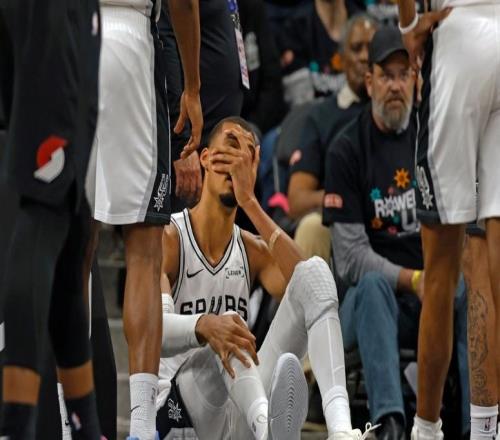 馬刺遭三重打擊：文班腦震蕩+瓦塞爾丟絕平三分痛失主場優(yōu)勢