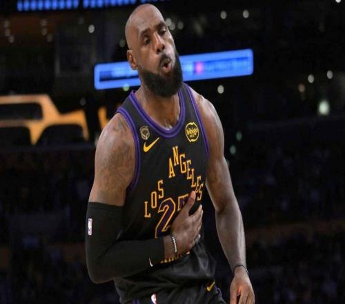 勒布朗詹姆斯32勝0負紀錄岌岌可危，湖人20領(lǐng)先火箭后G3難打