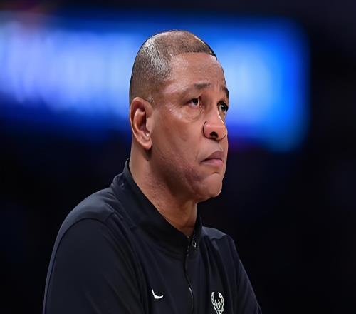 宣布退役又被球隊(duì)叫回來了想白嫖1100萬沒門，雄鹿要求其轉(zhuǎn)顧問