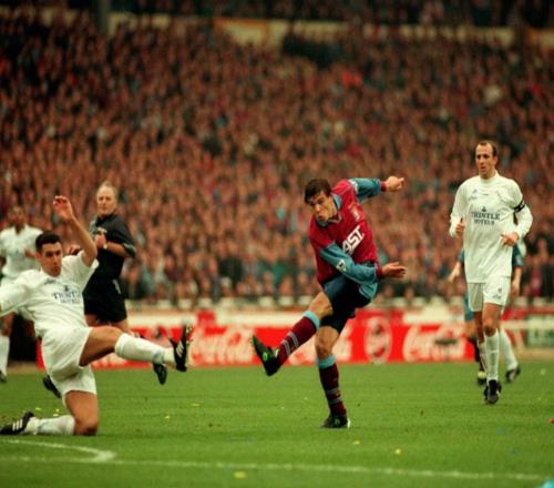 从欧洲杯金靴到意甲弃将，只用了1个半赛季，实力派毁在了嘴巴上