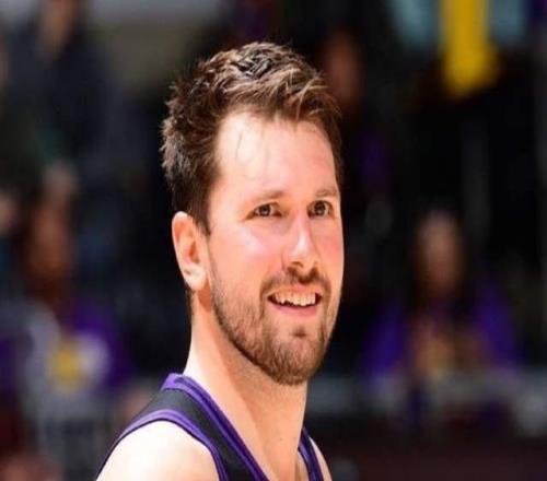 湖人噩耗！東契奇無奈退出，傷情曝光，原因找到，詹姆斯以一擋三