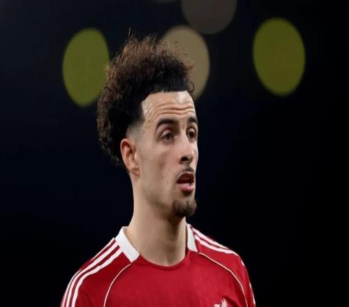 TA：利物浦缺乏本土青訓(xùn)，瓊斯留隊意義重大但目前續(xù)約無進展