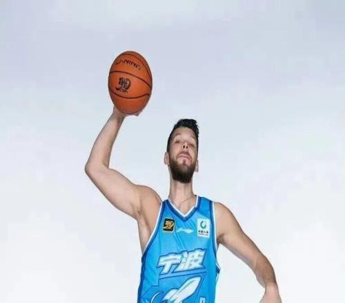 重磅官宣！内线强援正式加盟广东宏远