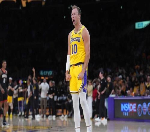 MVP，湖人隊(duì)G2戰(zhàn)勝火箭隊(duì)中，肯納德最終贏得了全場(chǎng)球迷的MVP呼喊