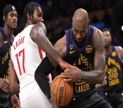 探花爆發(fā)夜火箭卻迷失，老詹笑納大禮，賽后霸氣表態(tài)